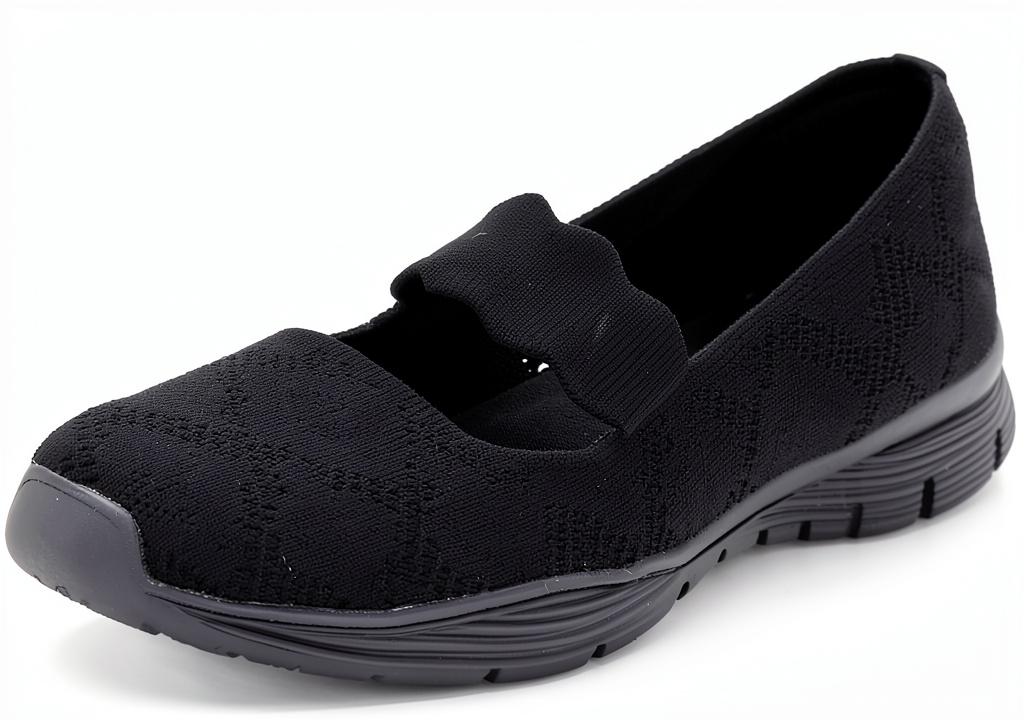 Skechers Seager Sneaker Donna Nero mostrata in uso reale durante una passeggiata urbana