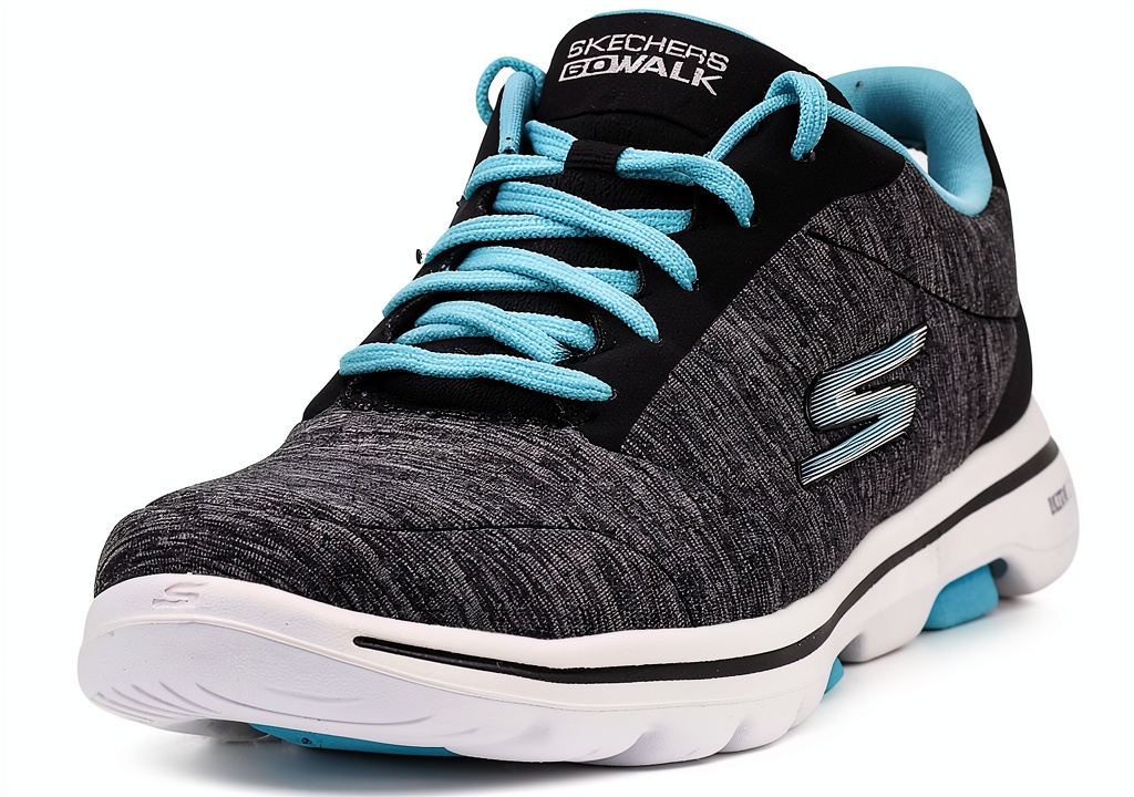 'Skechers Go Walk 5 scarpe da camminata in uso su strada'