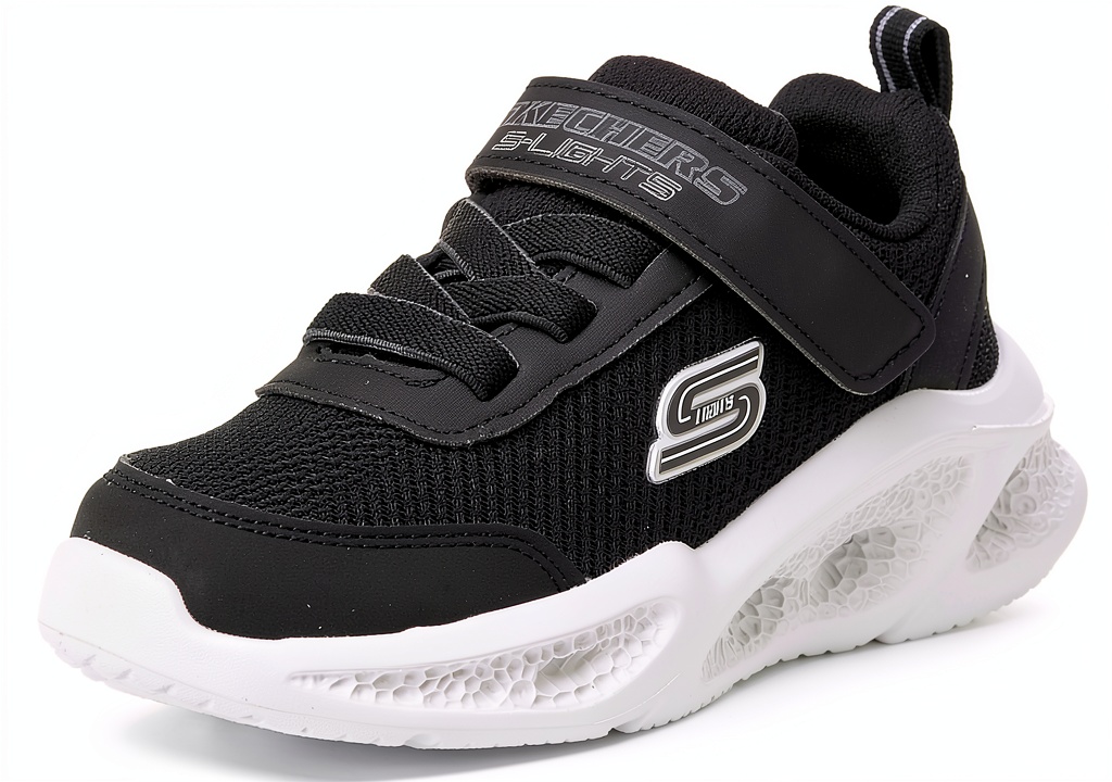 Skechers scarpe da ginnastica per ragazzi in uso su un campo da gioco